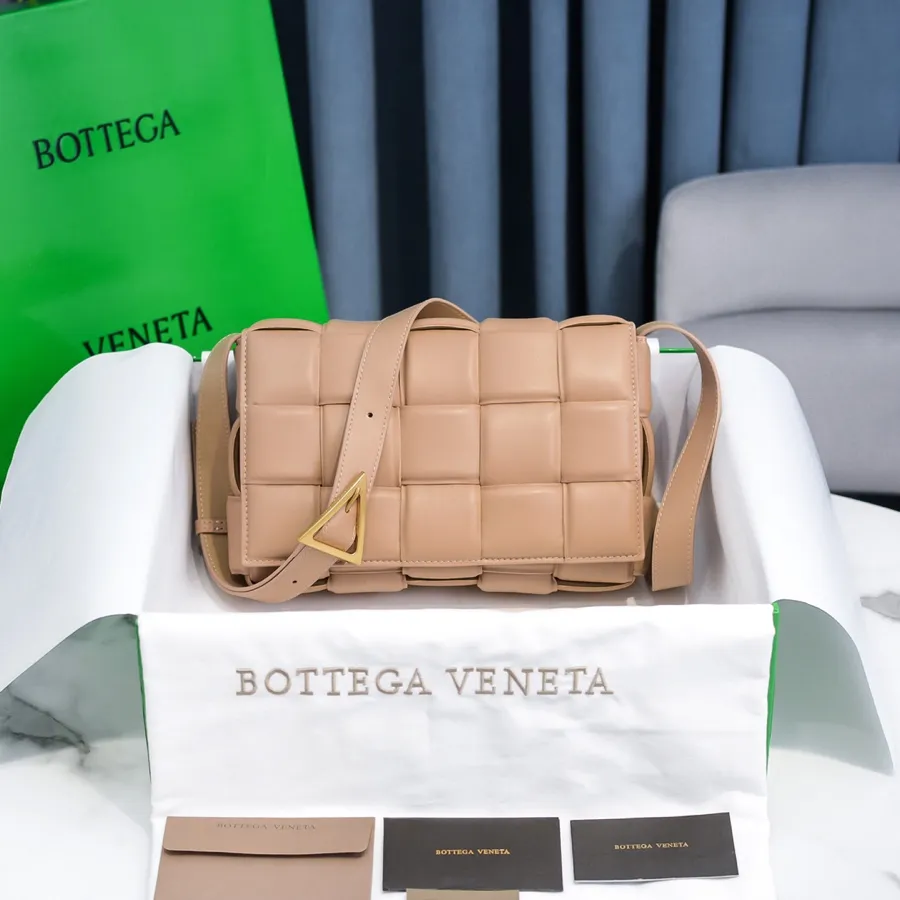 The latest color at the counter (milk tea color)